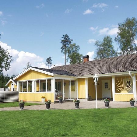 Cozy Home In Oskarstroem With Kitchen Karlstorp エクステリア 写真