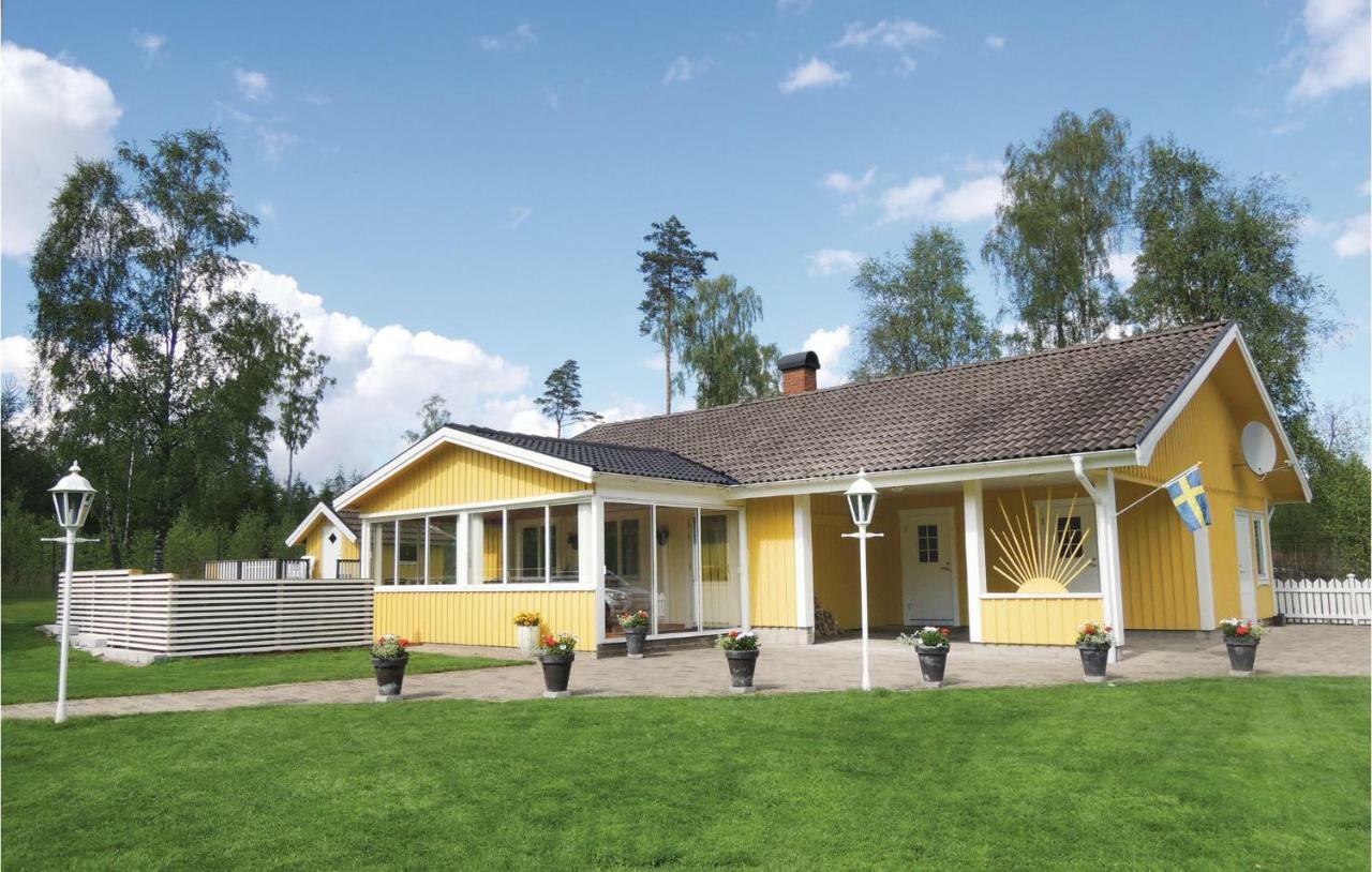 Cozy Home In Oskarstroem With Kitchen Karlstorp エクステリア 写真